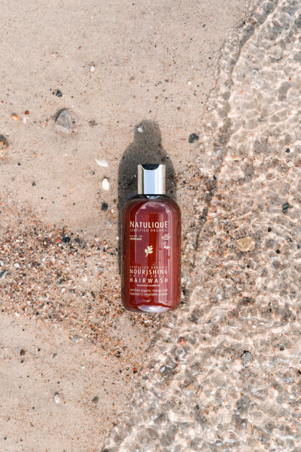 nourishing shampoo natulique on the beach