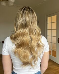 Lesen Sie mehr über den Artikel Les nuances idéales pour masquer les cheveux gris
